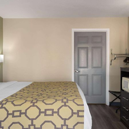 Baymont By Wyndham Kingsland Hotel Екстериор снимка